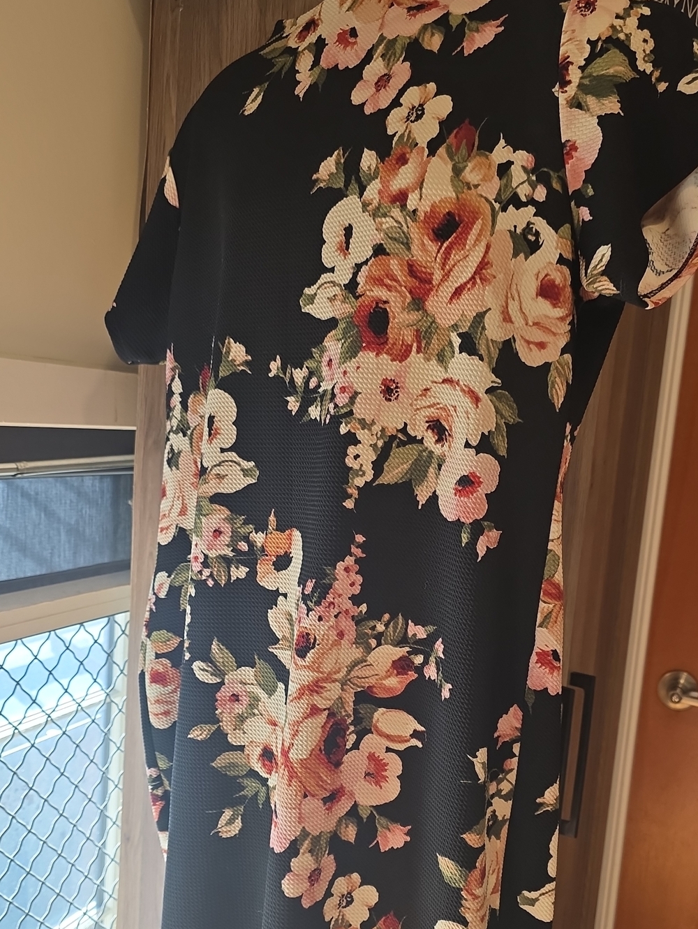 🌸"GLITZ" Pullover Stretch Short Sleeve Black Floral Midi Dress 2x - Picture 5 of 12